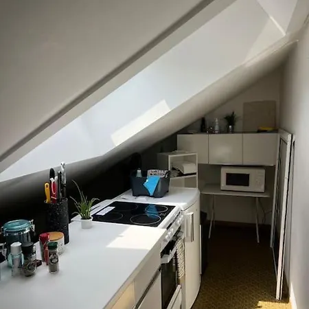 Modernes Studio Zum Wohlfuehlen